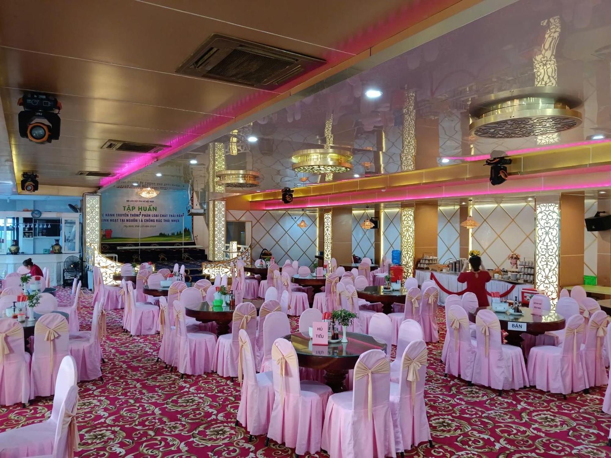 Nhat Quy Hotel Tay Ninh Экстерьер фото