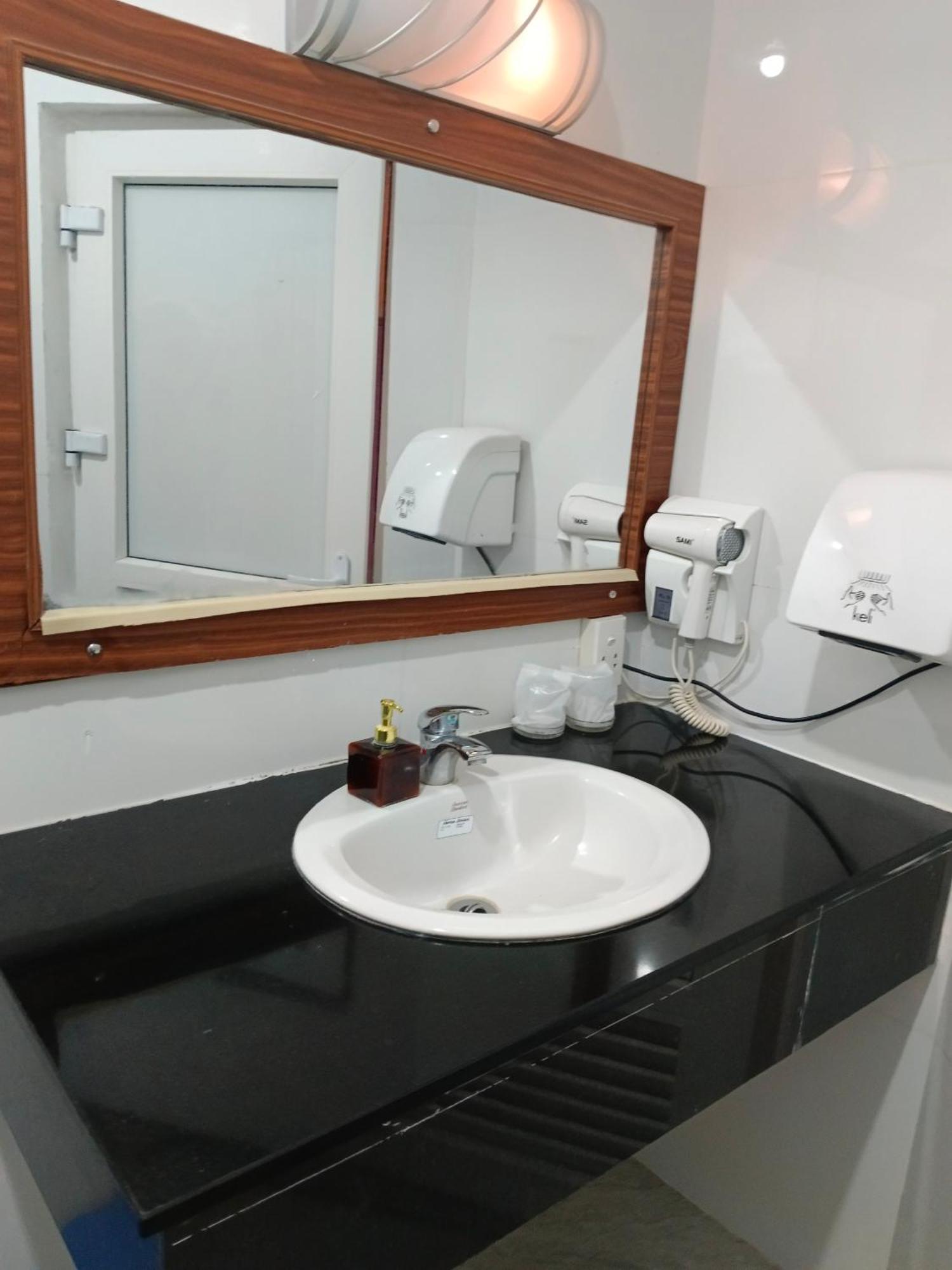 Nhat Quy Hotel Tay Ninh Экстерьер фото